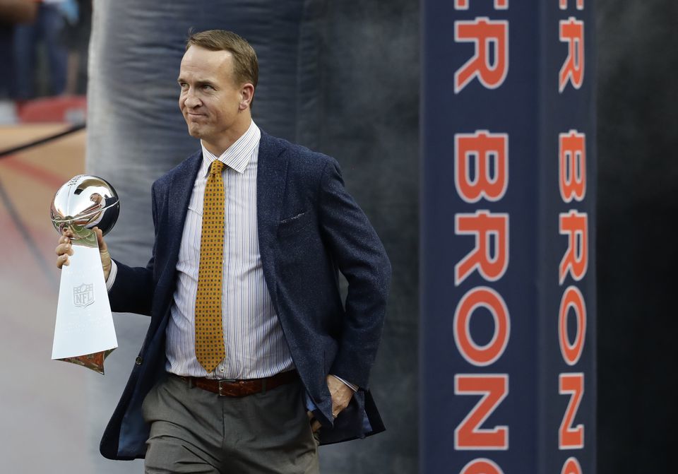 Watch Peyton Manning’s Mardi Gras catch and throw along Iris parade route